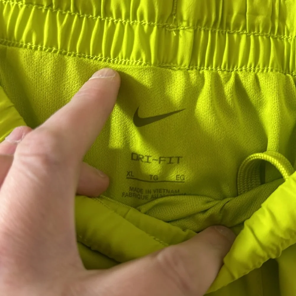 Nike Dri-FIT One High-Waisted Woven Training Shorts: GREEN: NWT: SIZE XL